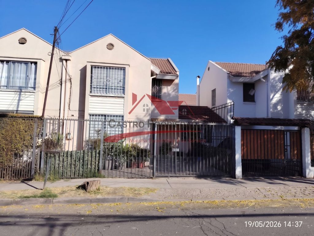 Hermosa Casa de Dos Pisos, 3 Dormitorios, 2 Baños, Villa Los Portones, Comuna de Quilicura.