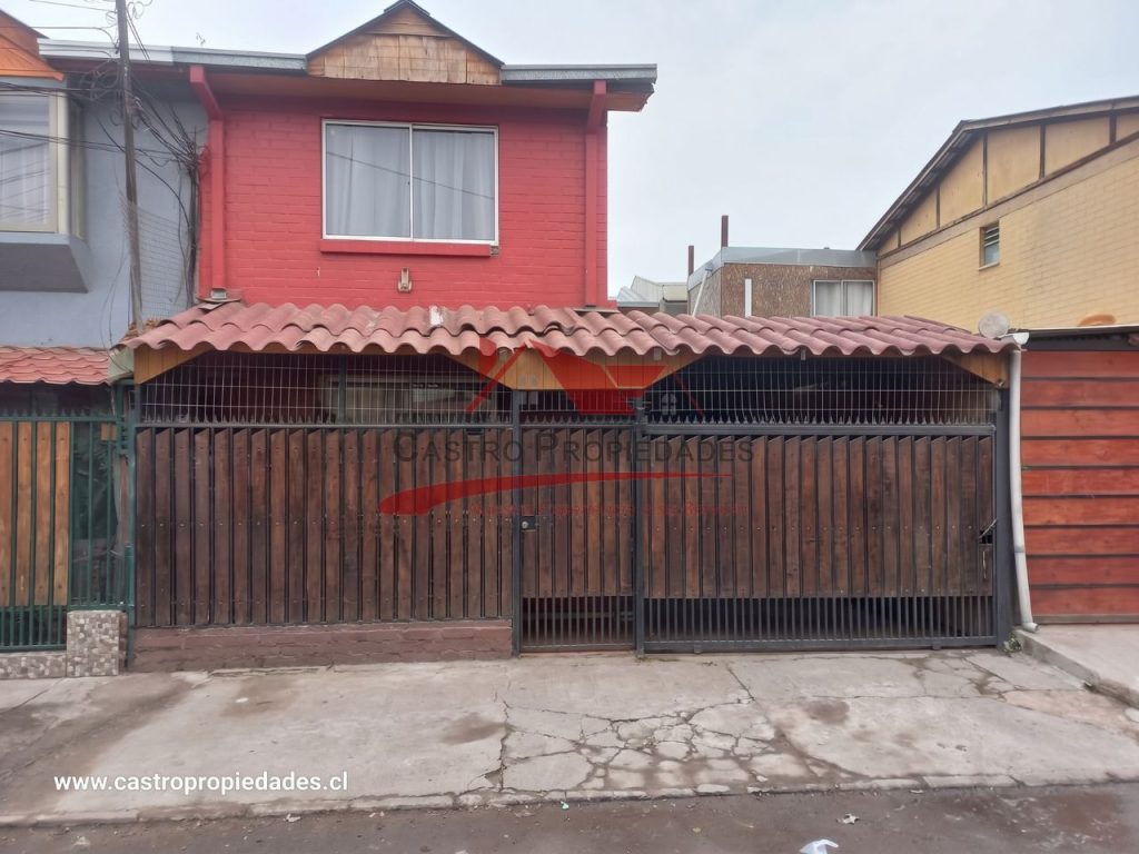 Casa de Dos Pisos con 3 Dormitorios, 2 Baños, Villa San Ignacio Loyola, Comuna de Quilicura.