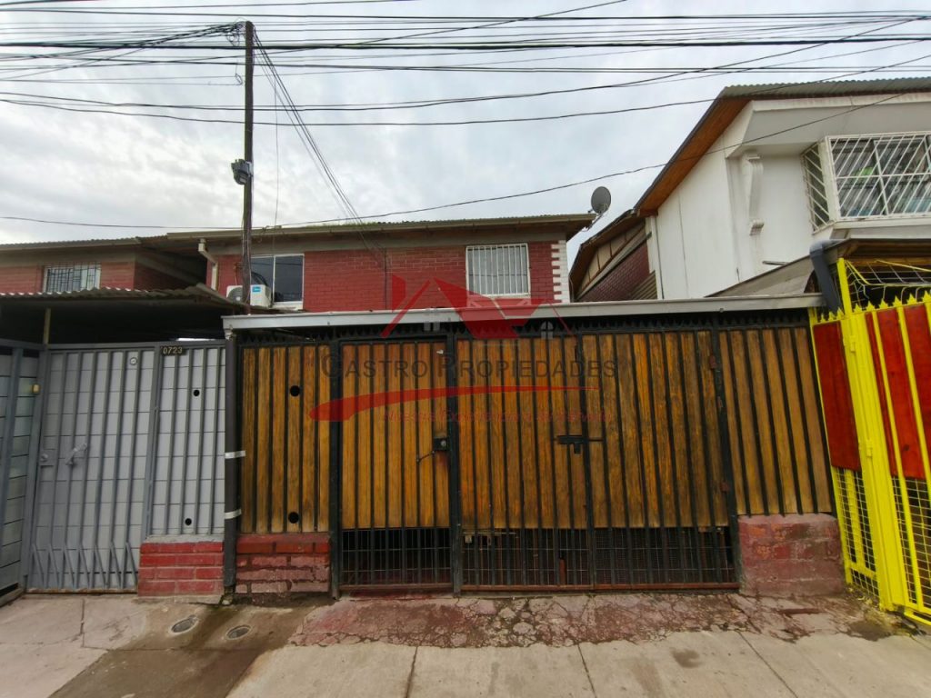 Casa de Dos Pisos con 2 Dormitorios, 1 Baño, Villa San Ignacio de Loyola, Comuna de Quilicura.